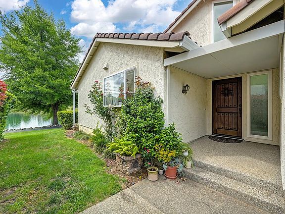 3rd image of 15048 Lago Dr