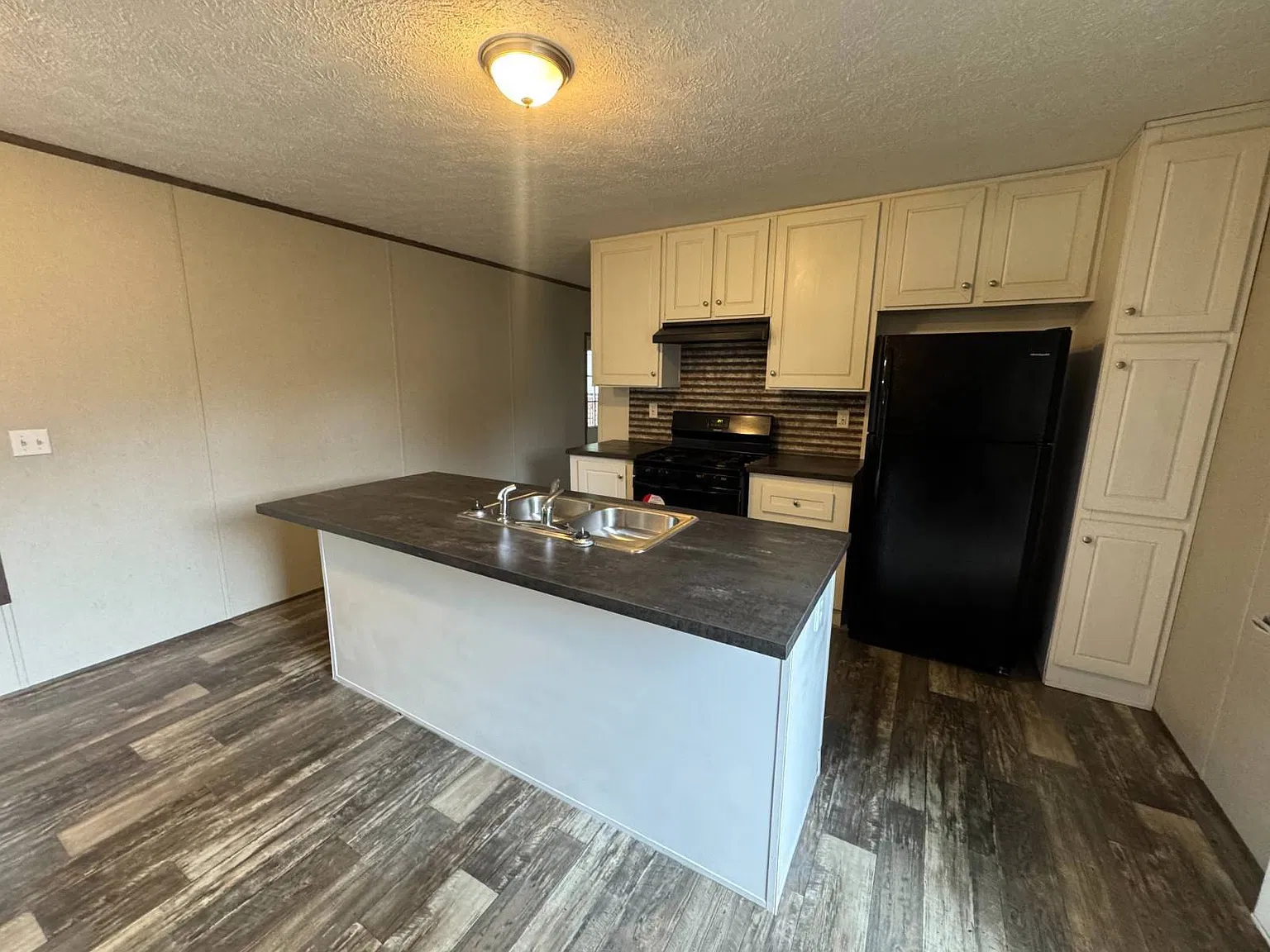 3 bed, 2.0 bath, 1152 sqft, $1,450 — Photo 3