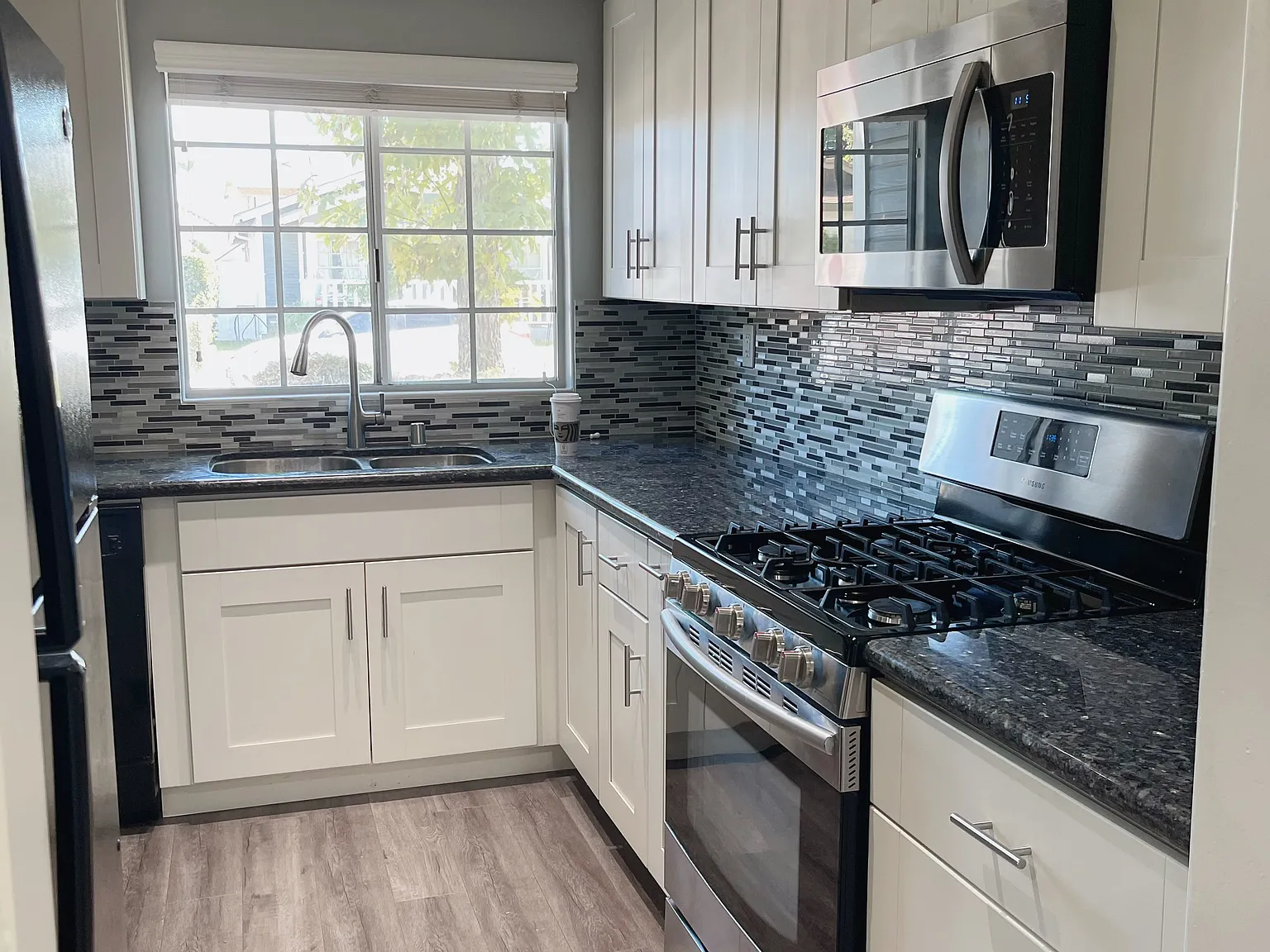 219 S Redwood Ave — Photo 3