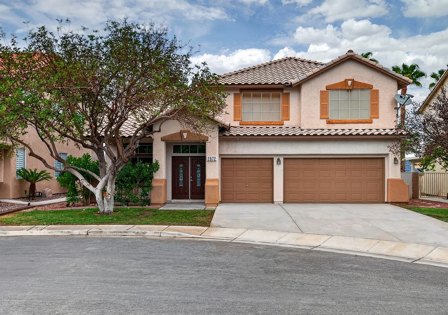 Immaculate 2-Story 4-Bedroom Home In Henderson With Pool! — Photo 1