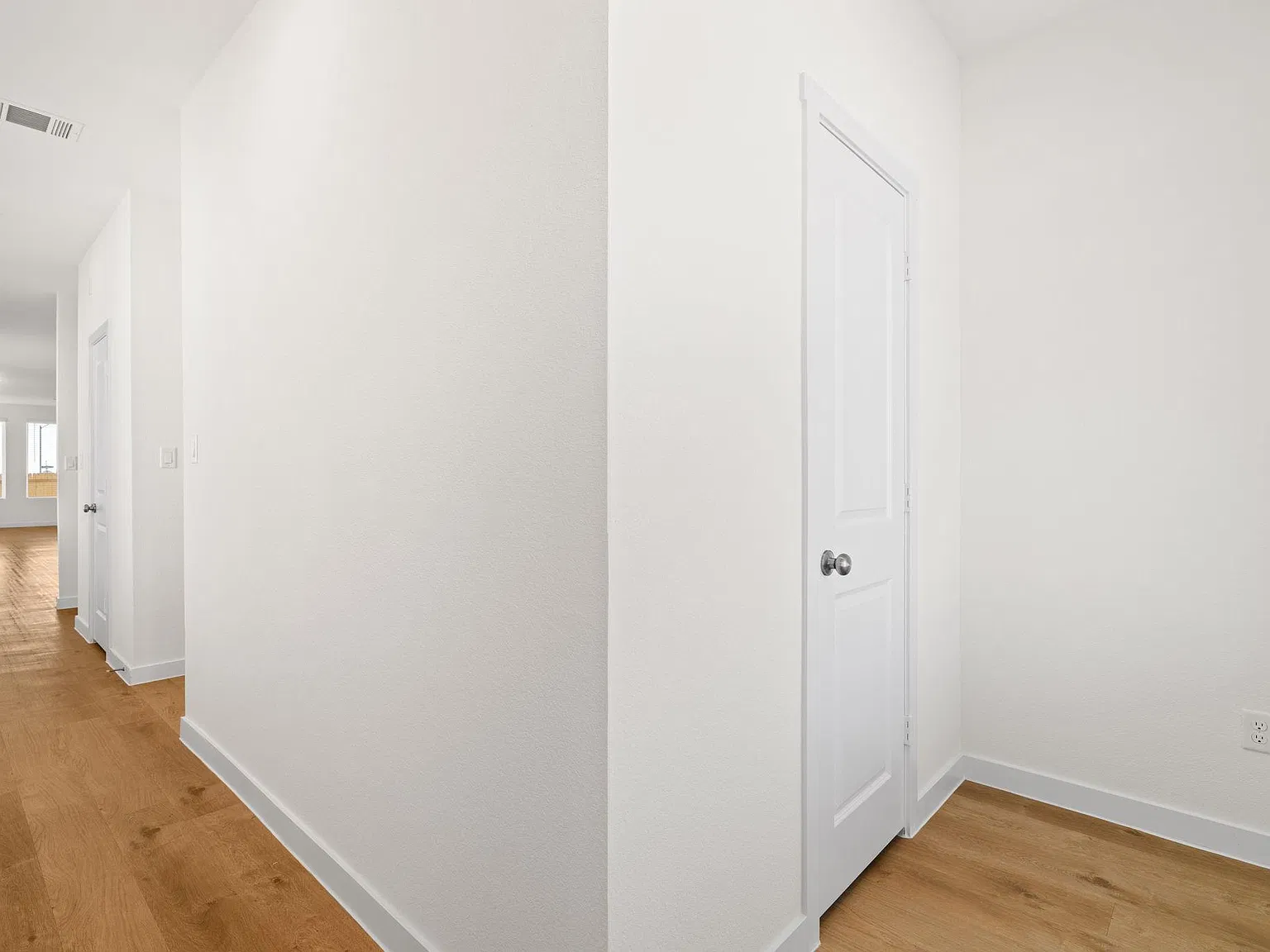 4 bed, 3.0 bath, 1802 sqft, $2,200 — Photo 3