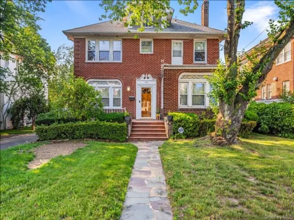 942 Greenfield Rd, Woodmere, NY 11598