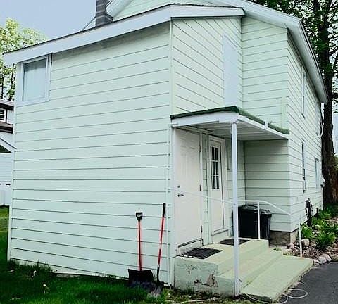 2nd image of 24 Edward St Unit B