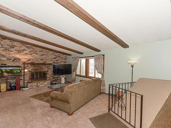 4th image of 7916 Quail Ave N