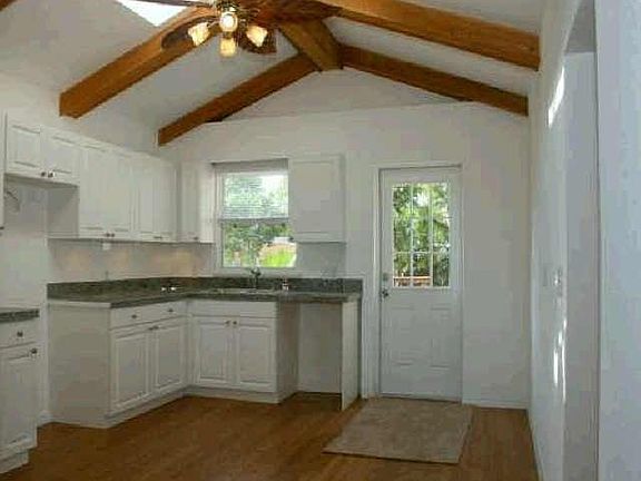 2nd image of 2922 W Paxton Ave