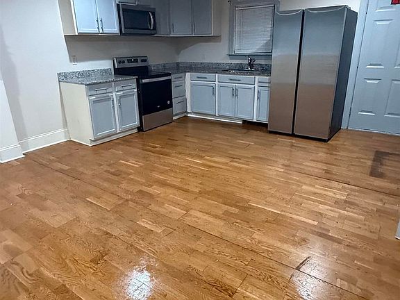 3rd image of 4213 Hileah Dr