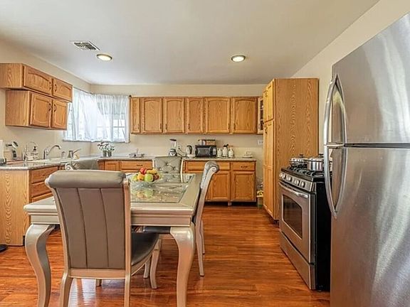 3rd image of 6730 Gerald Ave