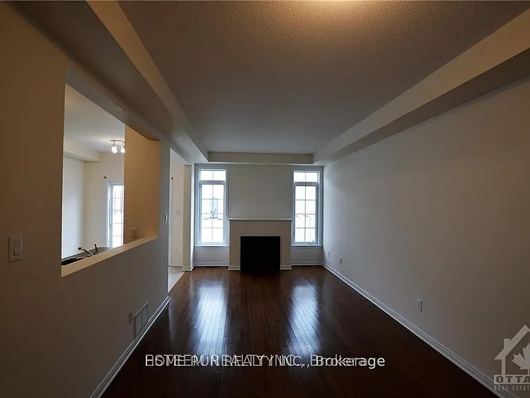 567 Ashbourne Cres — Photo 5