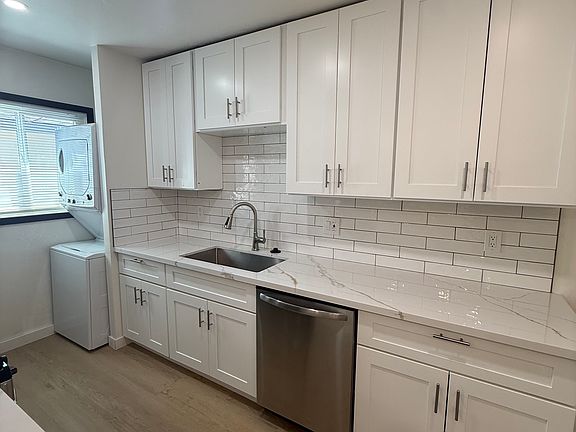 4th image of 3741 Herman Ave