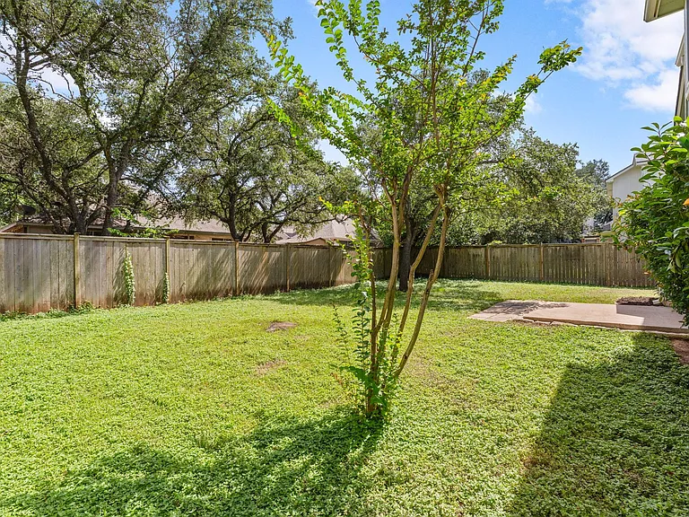 2104 Lobelia Dr — Photo 29