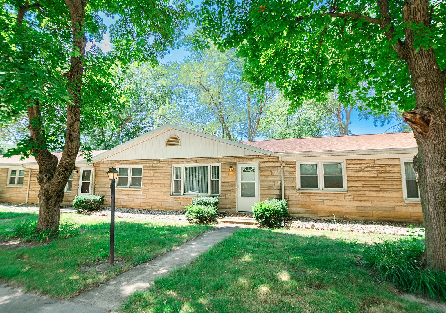 1007 Elizabeth Drive — Photo 2