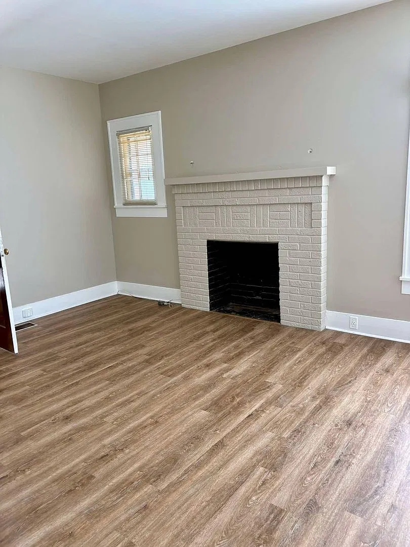 **Spacious 4 Bedroom, 2 Bath Home Available for Rent $500 Deposit ! — Photo 3