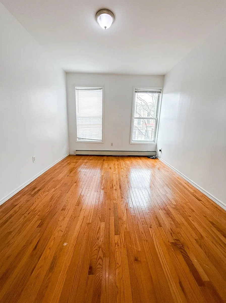 Building Photo - 441 Hart St #1