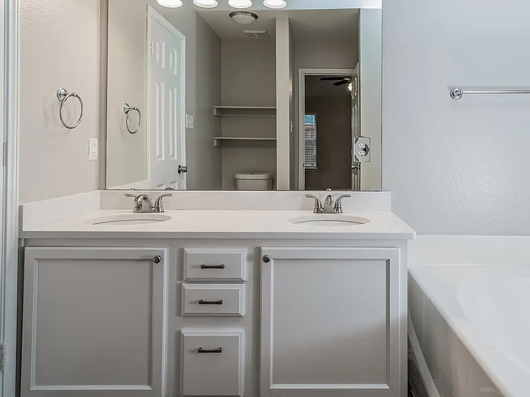 904 Nancy Dr — Photo 11