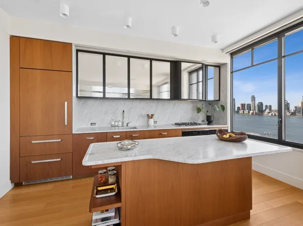 110 Charlton Street 24B image 3 of 16