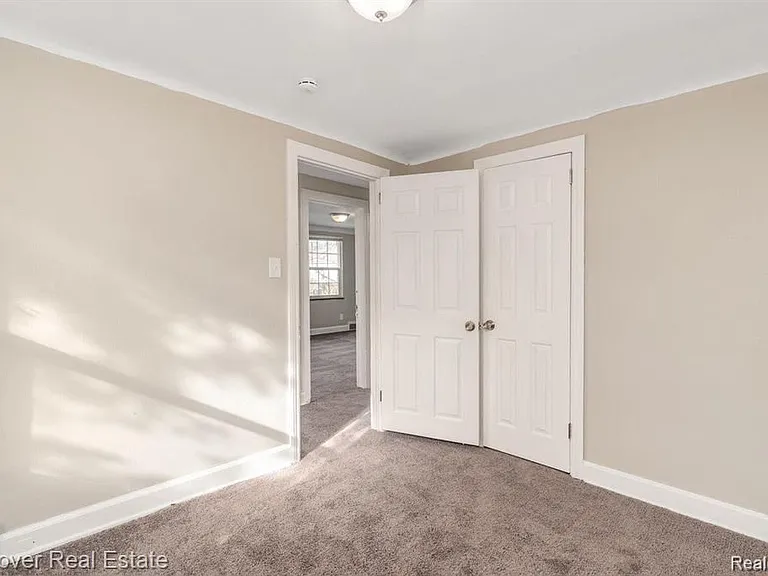 5574 Buckingham Ave — Photo 12