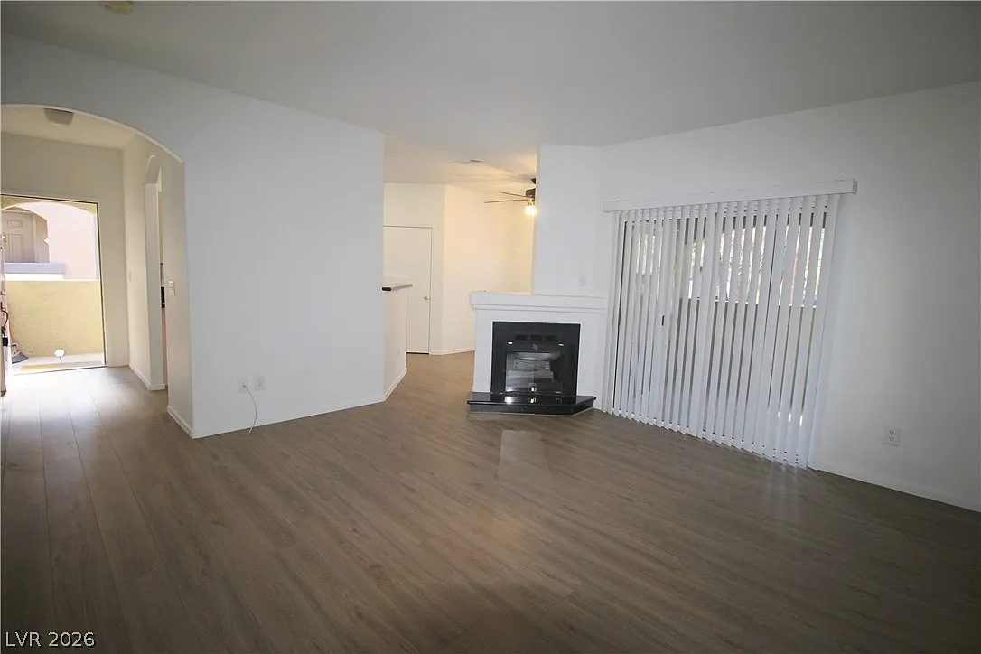1 bed, 1.0 bath, 853 sqft, $1,350 — Photo 3