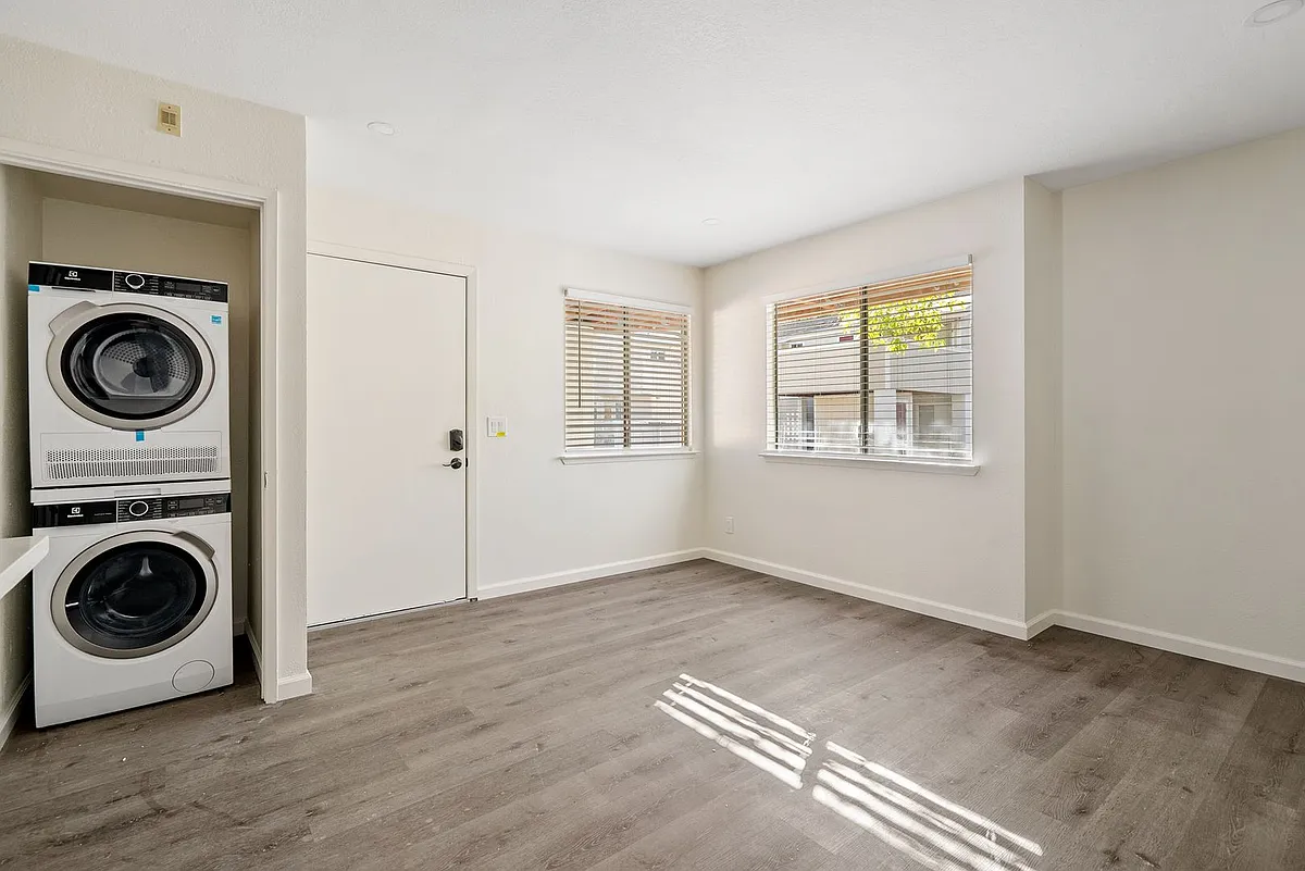 Building Photo - 3150 Rockview