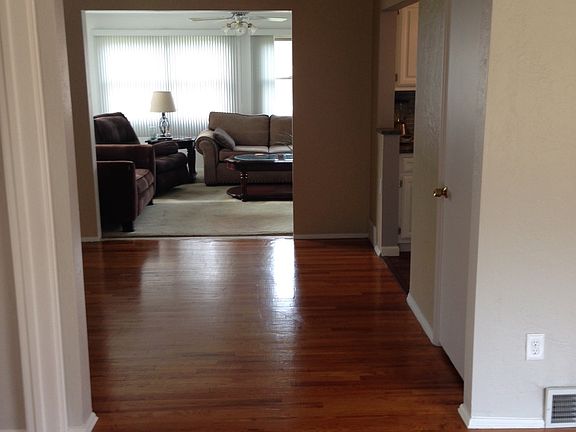 5th image of 330 Saratoga Dr