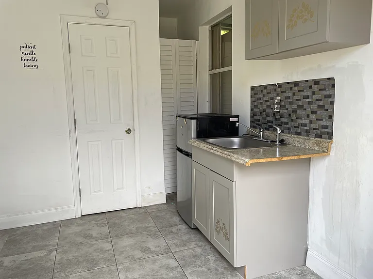 115 NE 192nd St #A — Photo 3