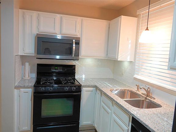 5th image of 18046 Garden Manor Dr