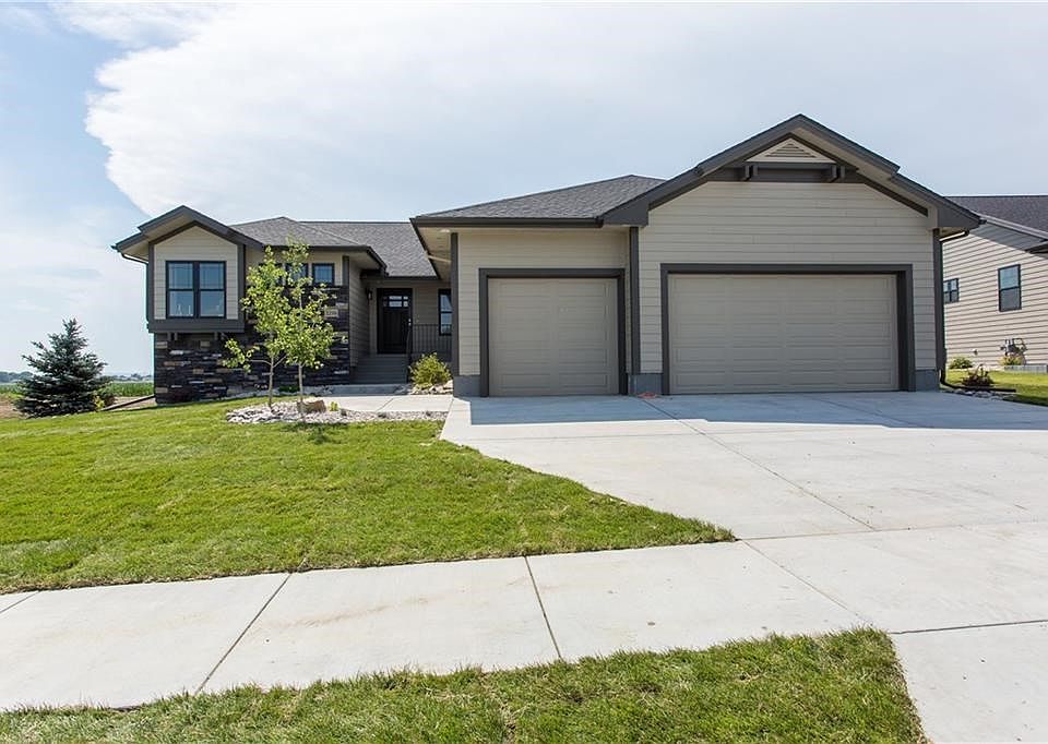 1st image of 2218 W Hollow Brook Dr