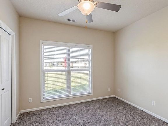 5th image of 2506 NE Oak Dr Unit 7
