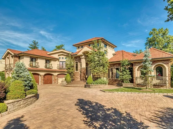 959 S End Road, Woodmere, NY 11598