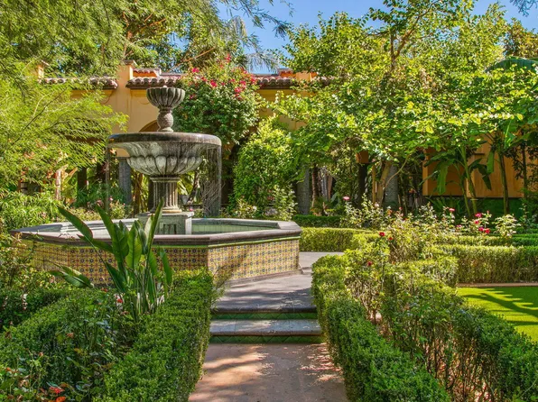 8100 N 68TH Street, Paradise Valley, AZ 85253