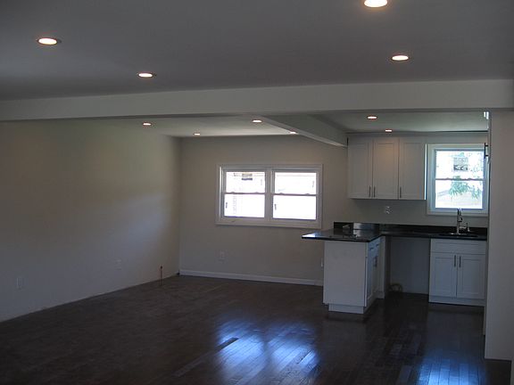 2nd image of 110-21 Monterey St