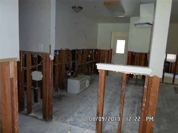 2nd image of 2912 Camellia Dr