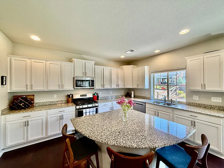 6828 Mineral Belt Dr — Photo 4