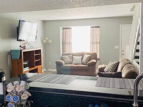 4th image of 4924 Singleton Dr #6B