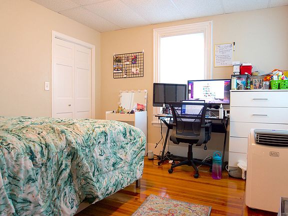 3rd image of 47 Newbury St #1