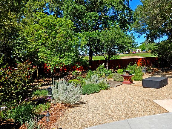 Garden 2019 fountain+firepit