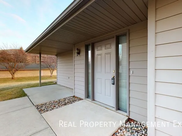 5200 S Baneberry Ave, Sioux Falls, SD 57106