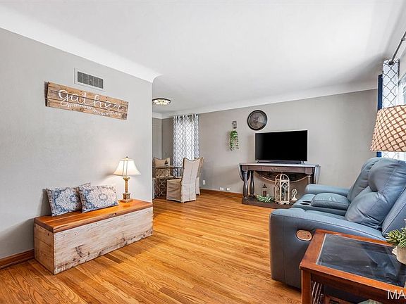 3rd image of 4527 Seibert Ave
