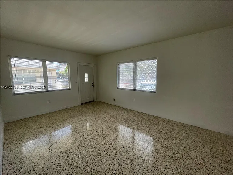 940 SW 4th Ave #1 — Photo 5