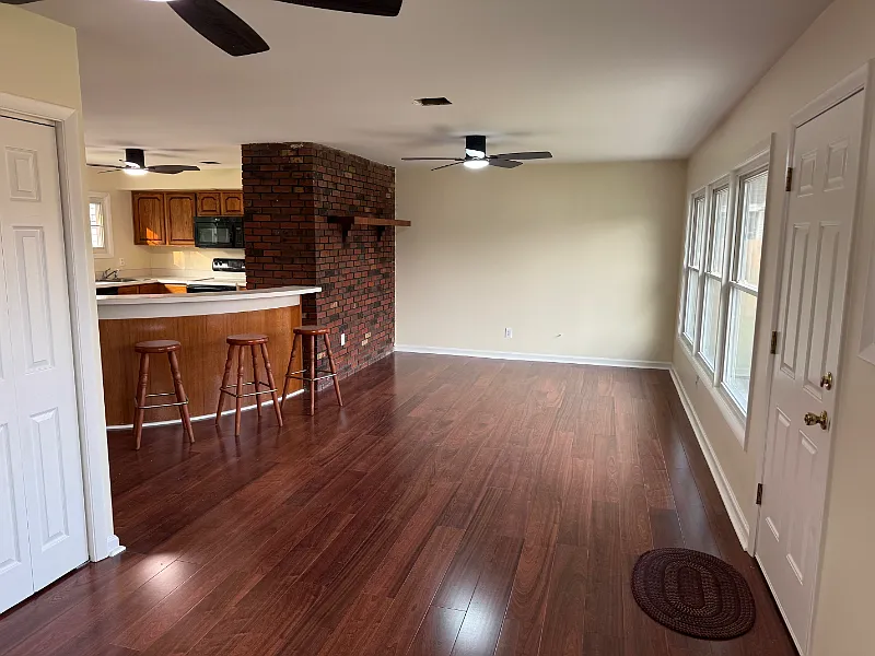 3 bed, 1250 sqft, $2,600 — Photo 3