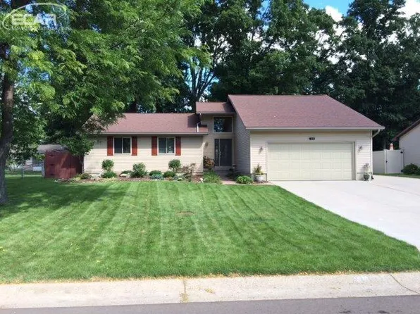 9378 Woodside Trl, Swartz Creek, MI 48473