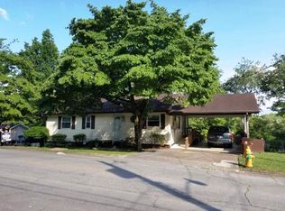 103 Cedar Ln, Oak Ridge, TN 37830