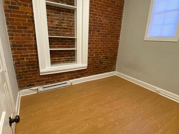 4th image of 204 W Broad St APT 4