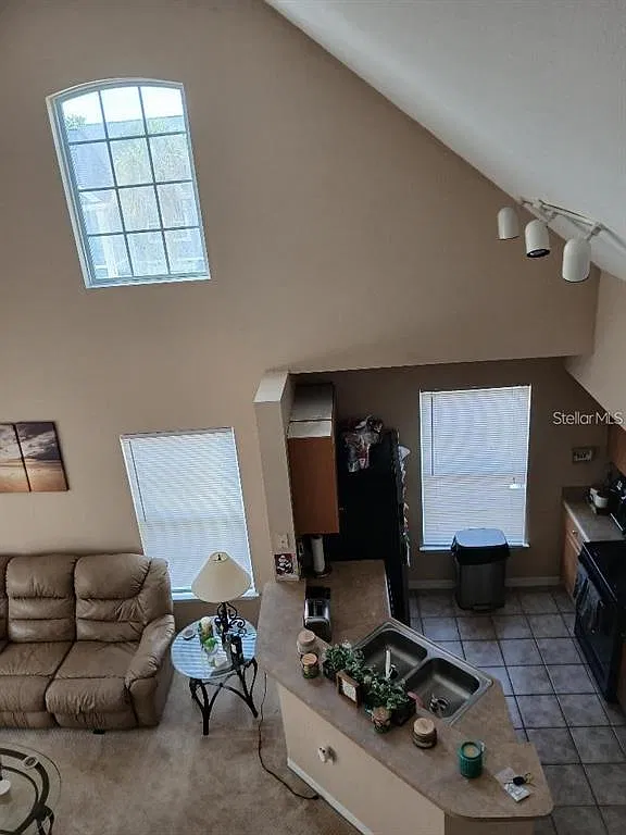 1 bed, 1.0 bath, 1052 sqft, $1,550 — Photo 3