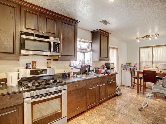 4th image of 10615 Pueblo Pl NW
