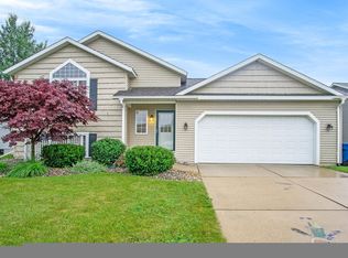 11805 Deerfield Dr, Ravenna, MI 49451