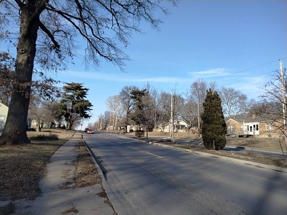 5th image of 7020 Raytown Rd