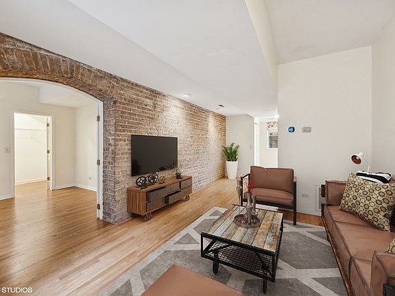 3rd image of 32 6th Ave APT Gh