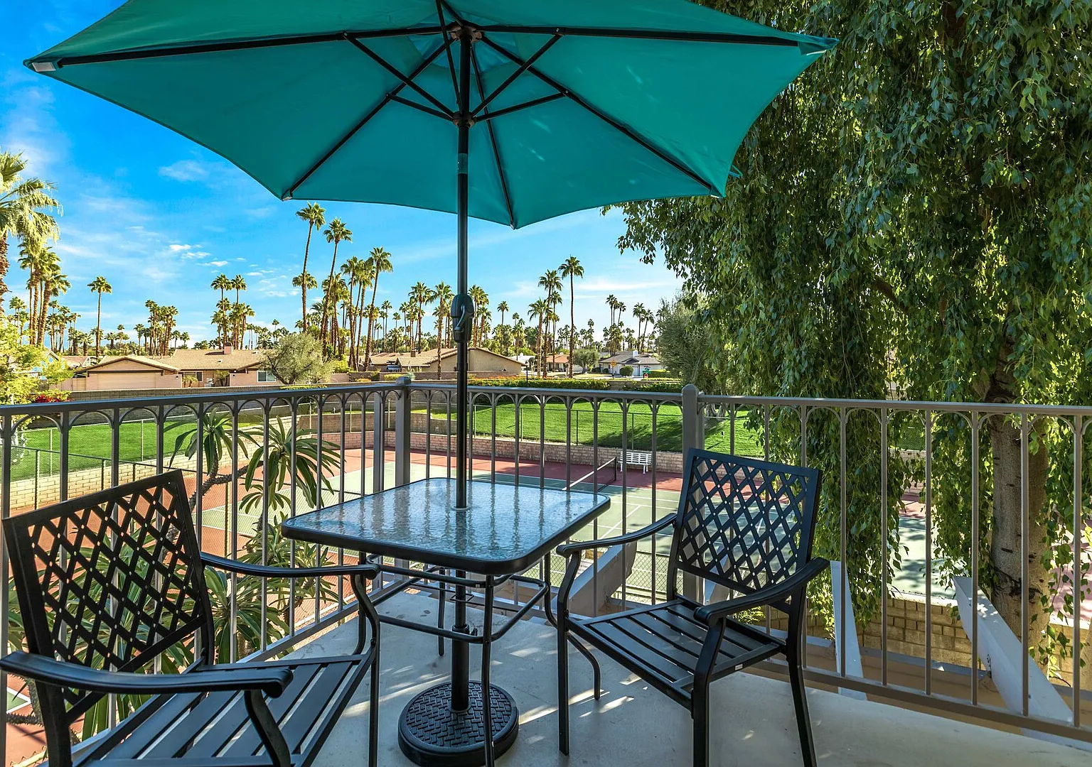 Resort-Style Condo with Pool and Views — Photo 3