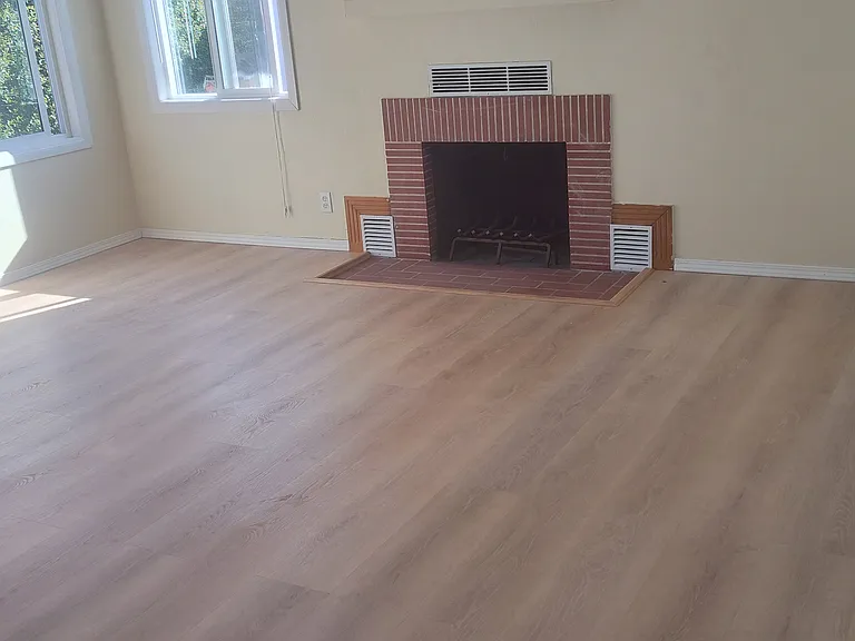 Victoria Ave — Photo 1