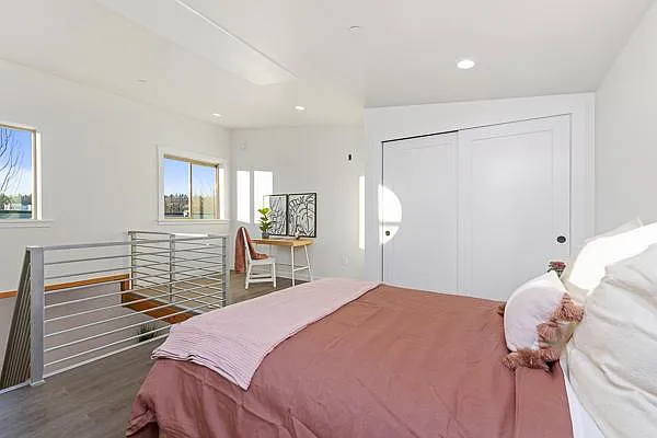 290 Burnett Ave S #214 — Photo 10
